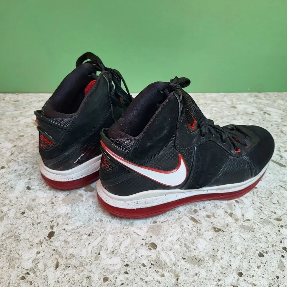 Nike Lebron James - Size 9
